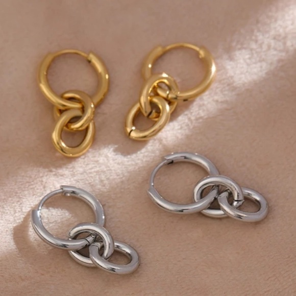 ⭐️ NEW 18K Gold-Plated Huggie Hoop Drop Earrings - Picture 7 of 11